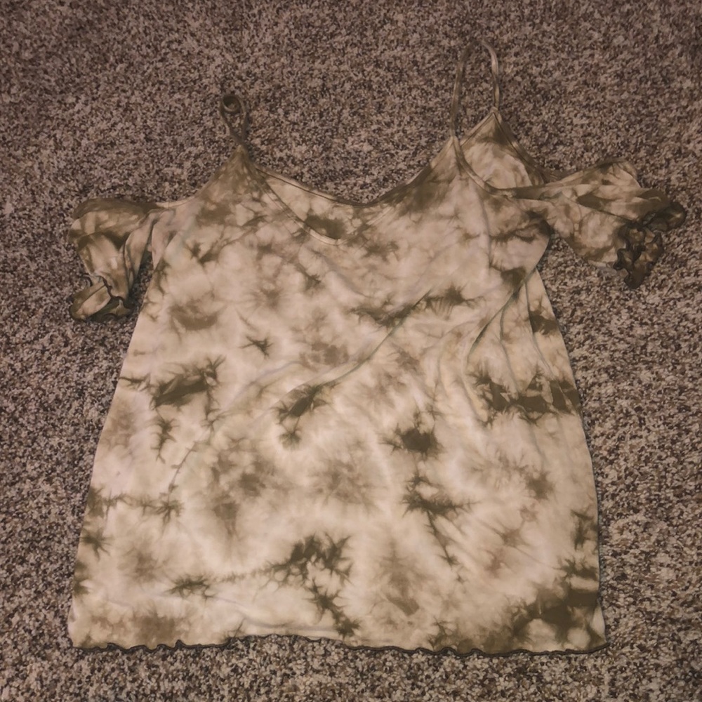 Soft and sexy AE shirt